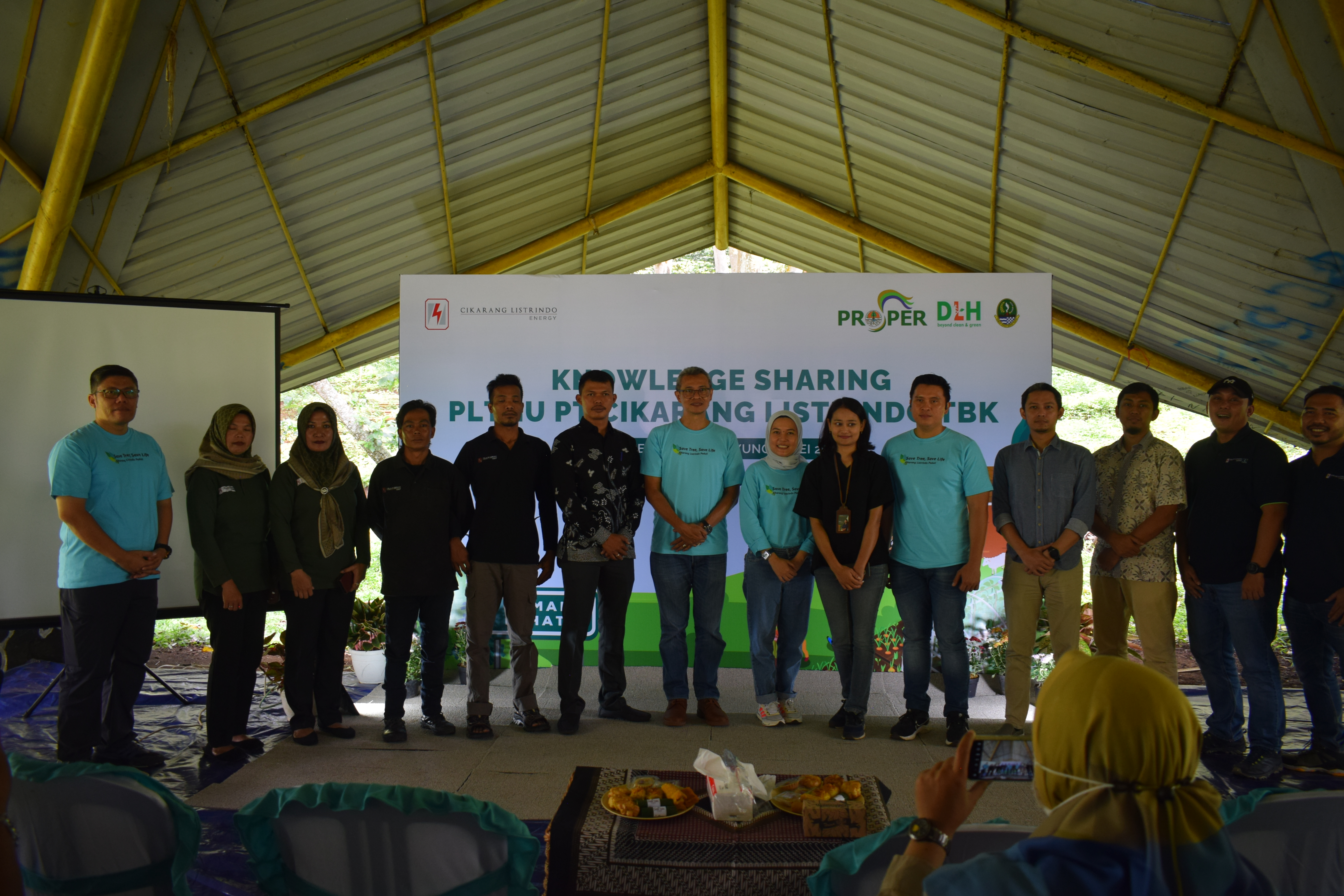 Program Sharing Knowledge dalam bentuk pemberian materi oleh manajemen dan karyawan PT Cikarang Listrindo kepada masyarakat dalam kegiatan sharing mengenai Efisiensi Energi, Keanekaragaman Hayati, dan Tatakelola Limbah Non-B3